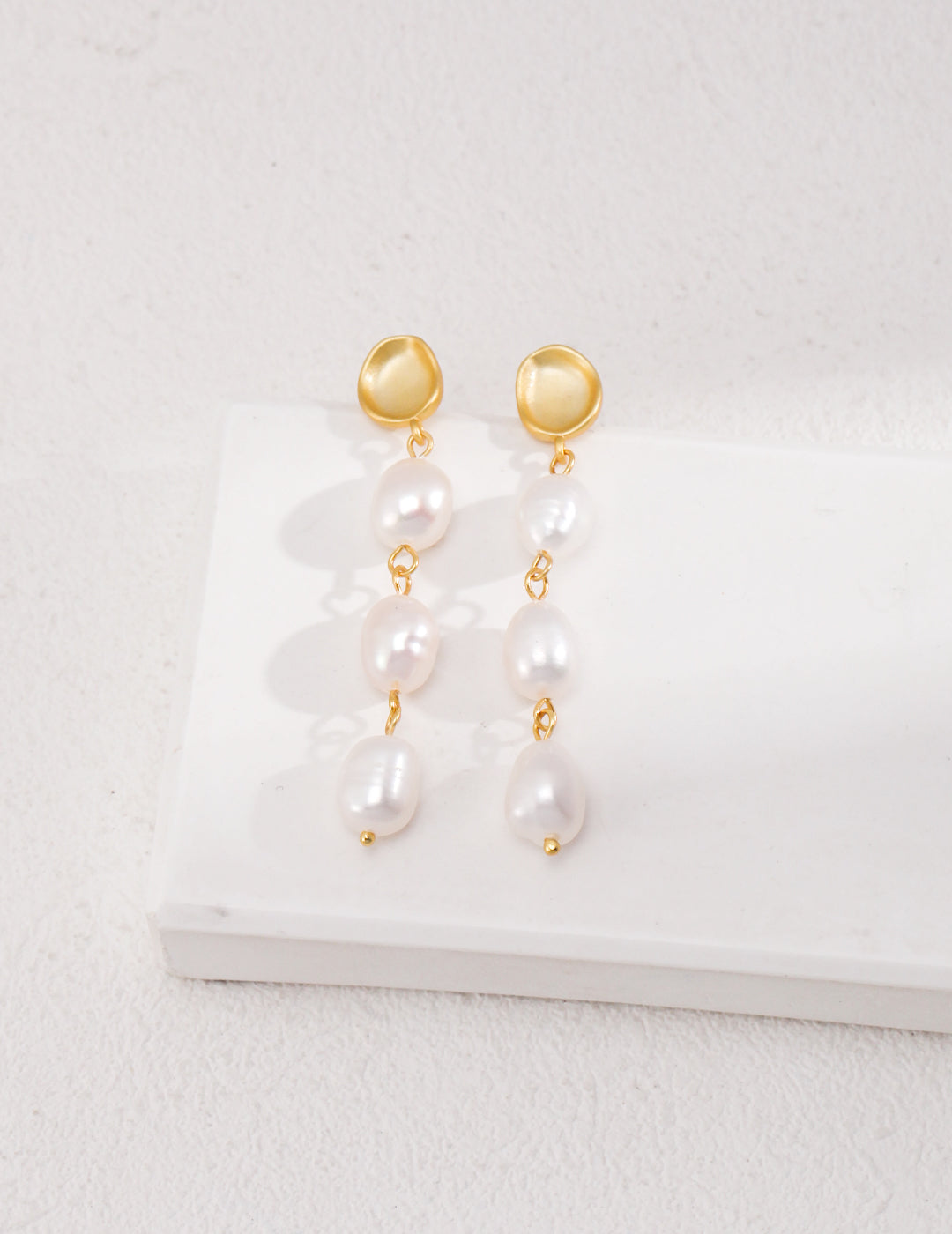 Elegance in Asymmetry: Baroque Pearl Drop Earrings