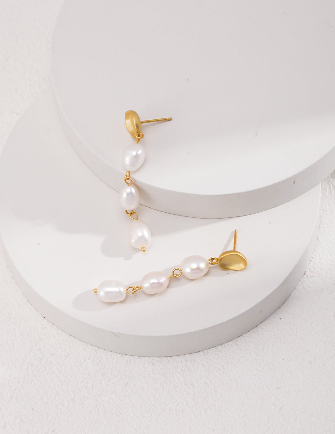 Elegance in Asymmetry: Baroque Pearl Drop Earrings