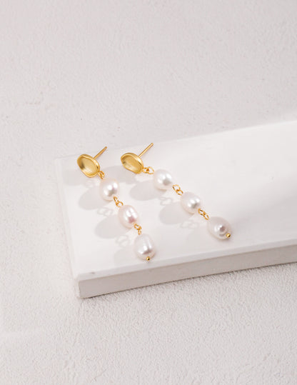 Elegance in Asymmetry: Baroque Pearl Drop Earrings